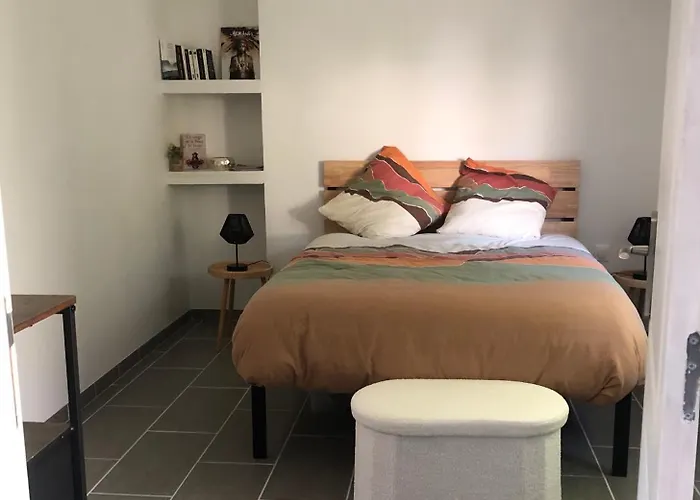 Cure Bien Etre A L'oree Du Bois * Clion (Charente-Maritime)